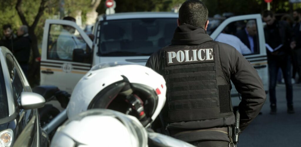 Αστυνομικός προσφεύγει στα δικαστήρια για να υπηρετεί με γενειάδα - Η ένσταση και το πρόστιμο - Media