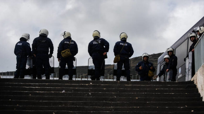 Μεσολόγγι: Άγρια επεισόδια σε αγώνα ποδοσφαίρου – Στο νοσοκομείο έξι αστυνομικοί - Media