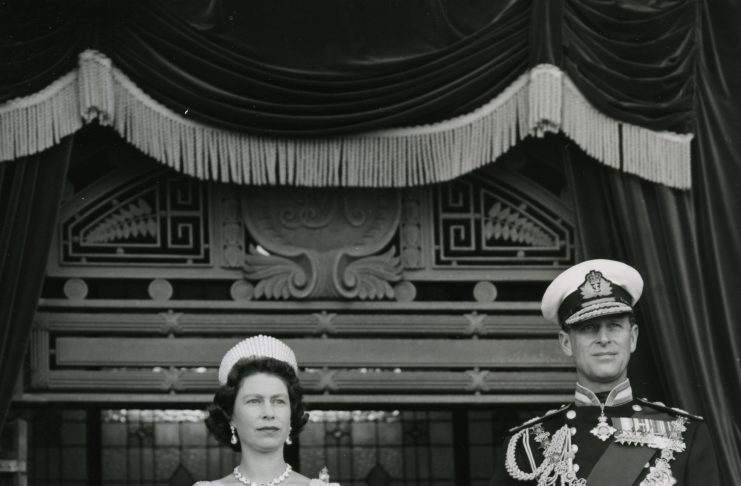 Ο πρίγκιπας Φίλιππος της Αγγλίας έφυγε από την Ελλάδα σε χάρτινο κουτί φρούτων – Η Ελισάβετ τον ερωτεύτηκε 13 ετών - Media