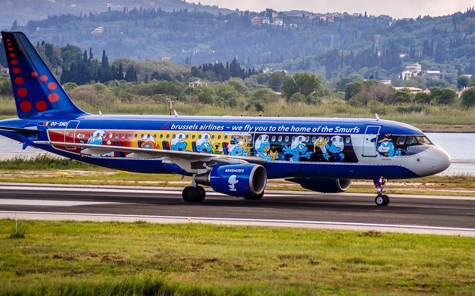 Το… στρουμφοαεροπλάνο έφτασε στην Κέρκυρα ( Photos) - Media