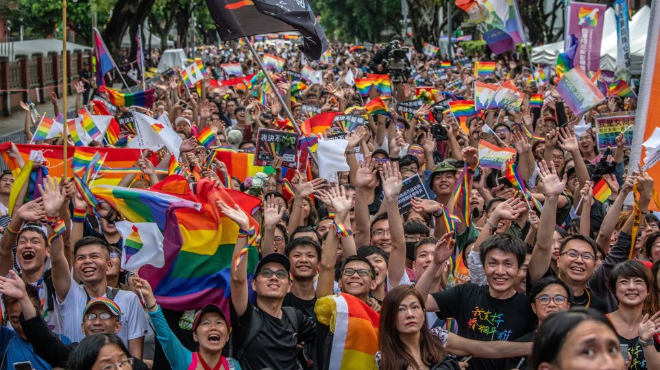 Η Ταϊβάν πραγματοποίησε σήμερα τους πρώτους γάμους ομοφυλόφιλων στην Ασία (Photos/Video) - Media