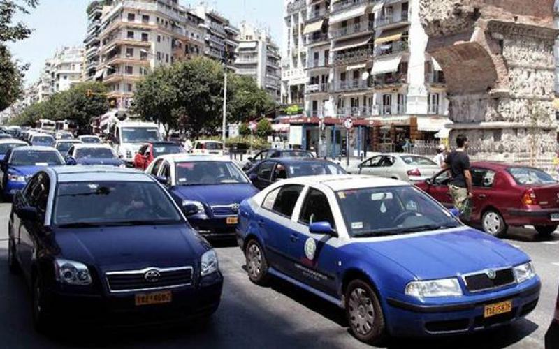 Ταξί παρέσυρε άνδρα στο κέντρο της Θεσσαλονίκης - Media