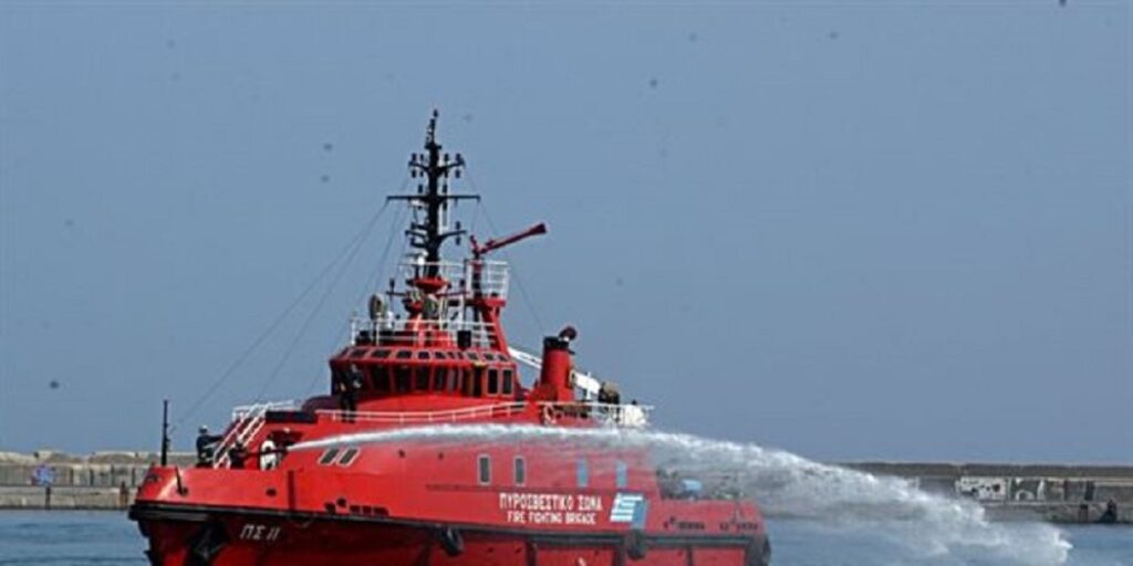 Πυρκαγιά σε πλοίο στη Δραπετσώνα  (Video) - Media