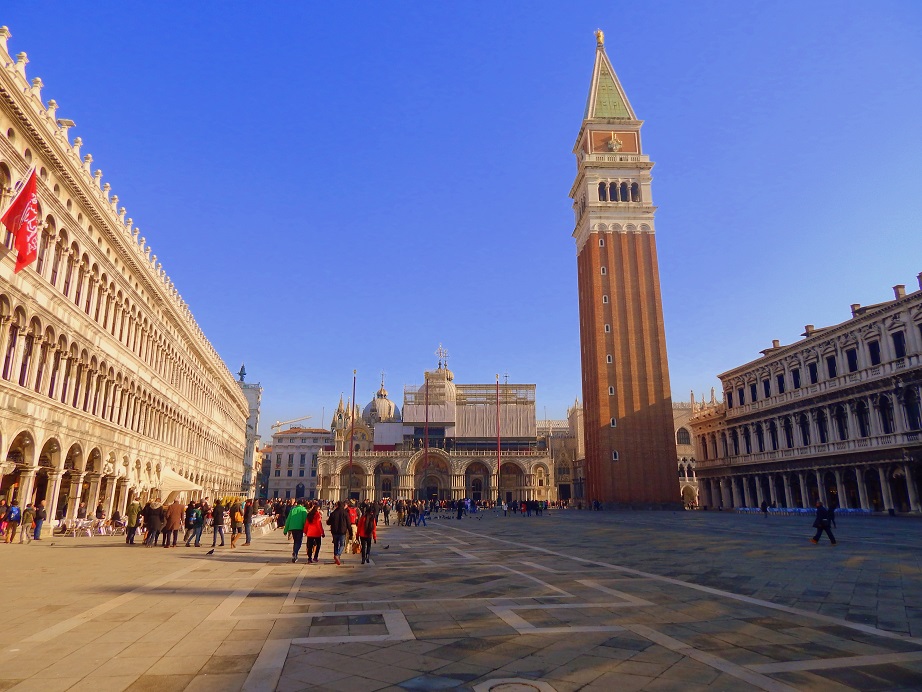 Πρόστιμα σε ιερόδουλες, πότες ή «ασεβείς» τουρίστες θα ρίχνει η Βενετία - Media