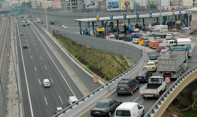 Προσοχή: Μποτιλιάρισμα στην Αττική Οδό λόγω φλεγόμενου αυτοκινήτου - Media