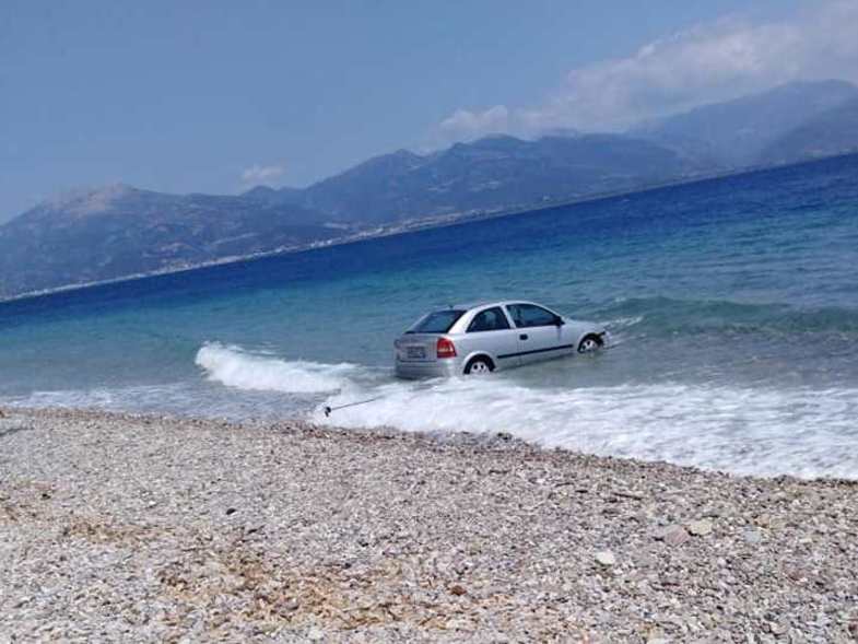 Αχαΐα: Αυτοκίνητο έκανε «βουτιά» στην παραλία του Δρεπάνου - Media