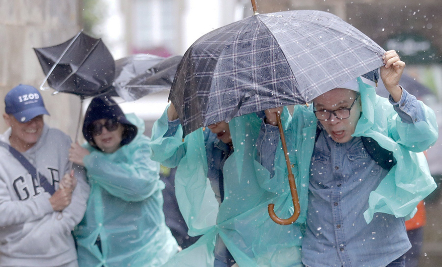 Ισπανία και δυτική Γαλλία έχουν παραδοθεί στην καταιγίδα Μιγκέλ (Photos/Video) - Media