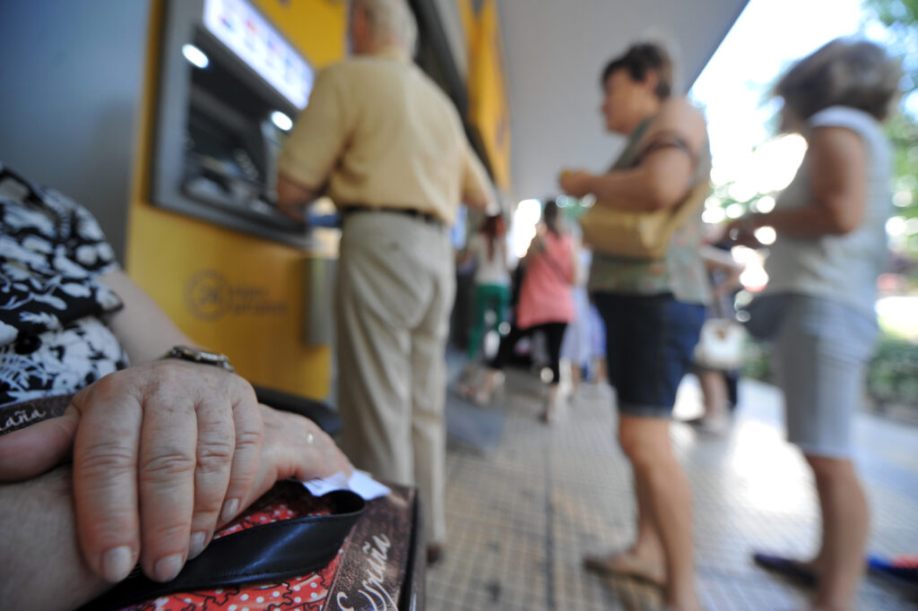 «Ράλι» πληρωμών από σήμερα: Συντάξεις, επιδόματα και... αναδρομικά - Media
