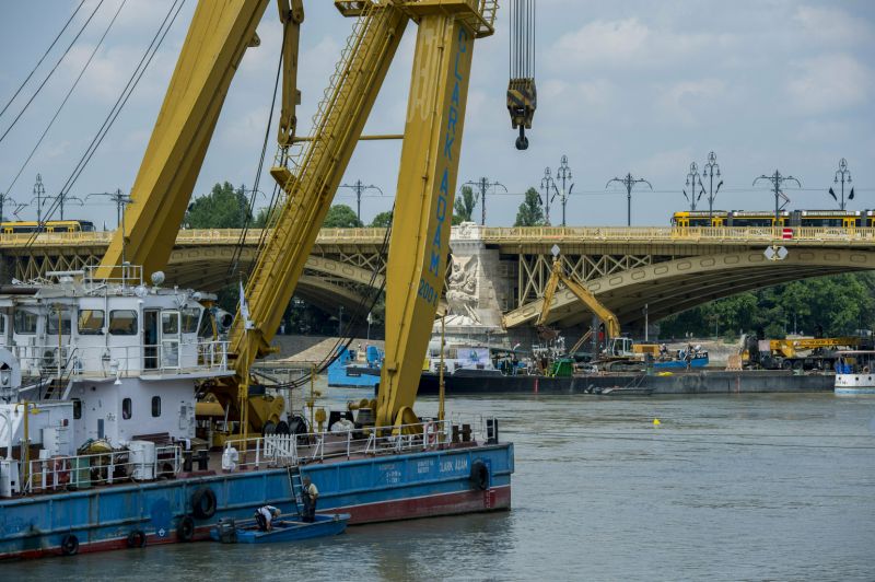 Βουδαπέστη: Ανελκύστηκε το ποταμόπλοιο που παρέσυρε στο θάνατο 28 ανθρώπους - Media