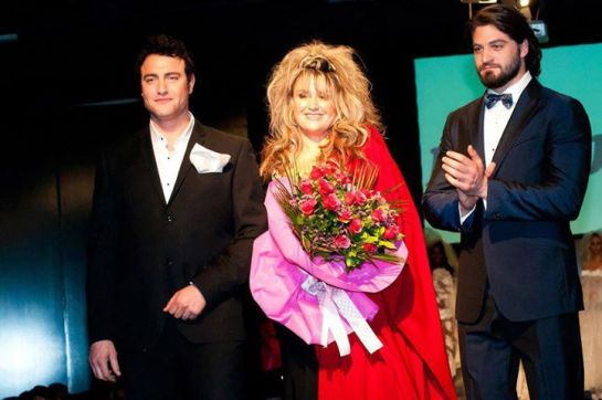 Θύμα άγριου ξυλοδαρμού Ελληνίδα σχεδιάστρια  λόγω… ζήλειας (Photo) - Media