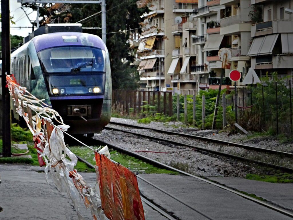 Ακρωτηριάστηκε νεαρός από συρμό της ΤΡΑΙΝΟΣΕ στη Θήβα (Photo) - Media