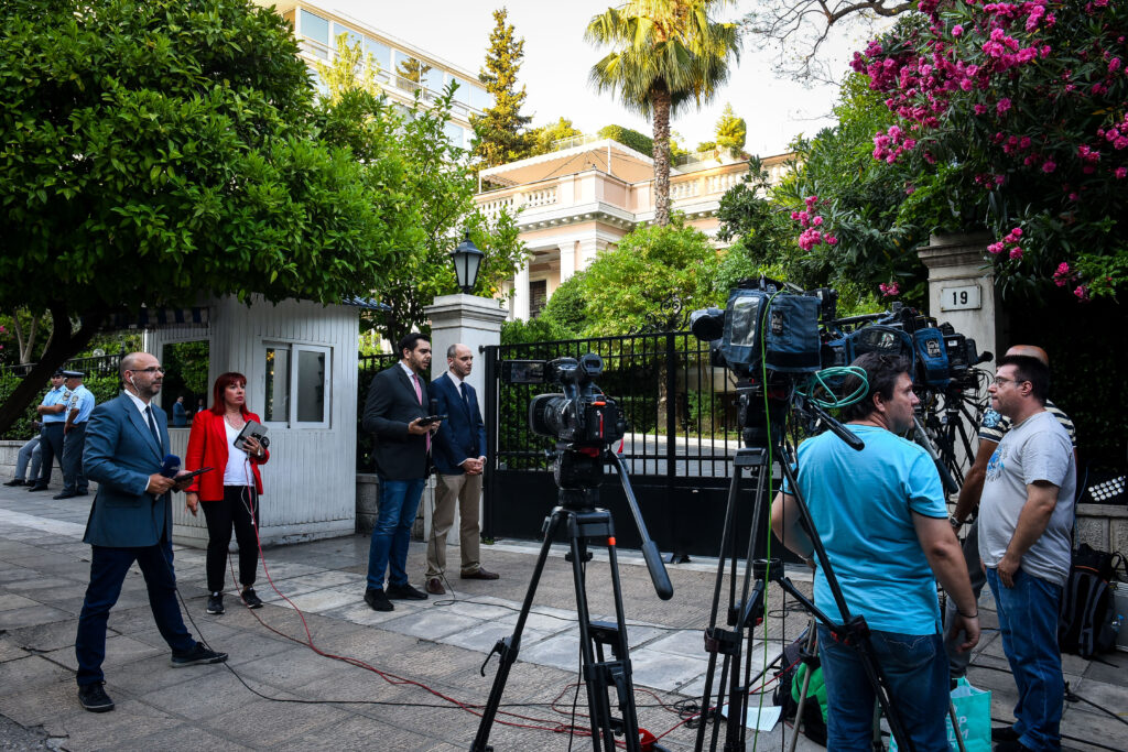 Από ώρα σε ώρα δήλωση Τσίπρα έξω από το Μαξίμου - Media