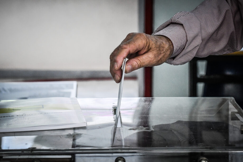 Δημοσκόπηση: Αυτοδυναμία για ΝΔ και ισχυρός διπολισμός - Τι γίνεται με Βαρουφάκη, Βελόπουλο, Χρυσή Αυγή,  - Media