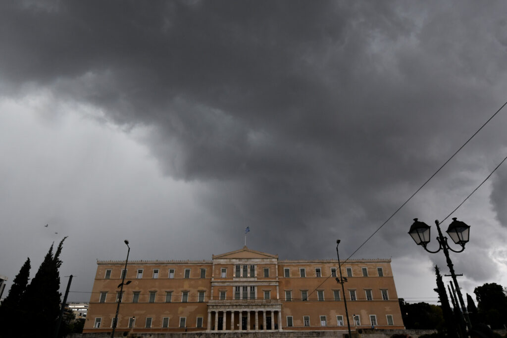 Καιρική «βόμβα» στην Ελλάδα: Καταιγίδες για 13η μέρα προβλέπονται την Παρασκευή - Media