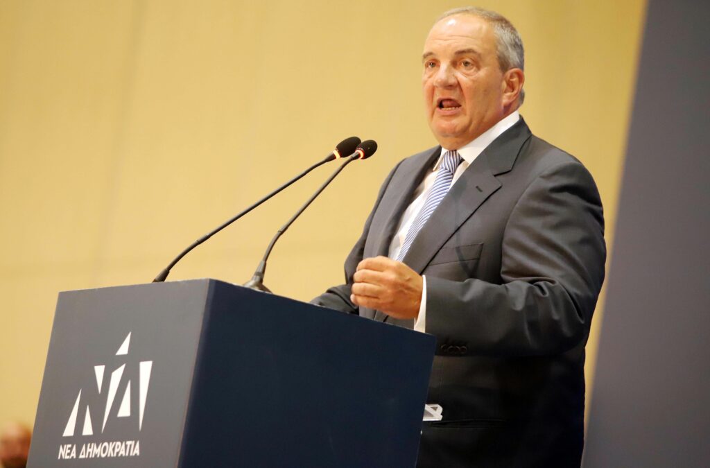 Ομιλία Καραμανλή: Η χώρα χρειάζεται νέα εθνική αυτοπεποίθηση, μια ισχυρή κυβέρνηση Κυριάκου Μητσοτάκη  - Media