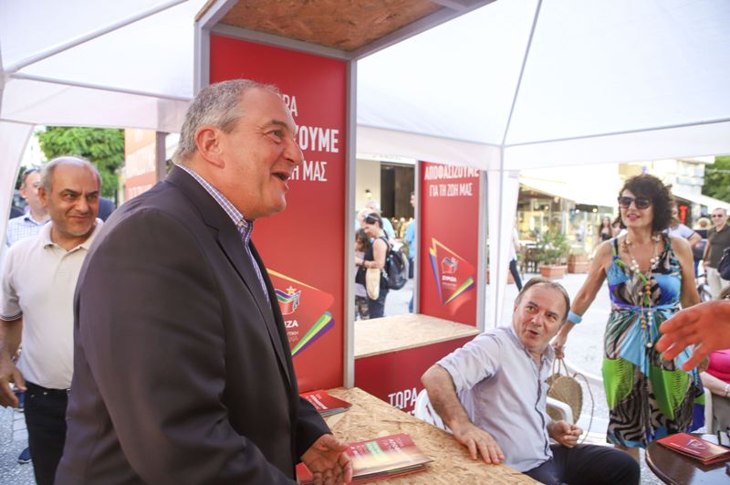 Tα είπε ο Κ. Καραμανλής σε εκλογικό κέντρο του ΣΥΡΙΖΑ: Καλό κουράγιο! (Photos, Video) - Media