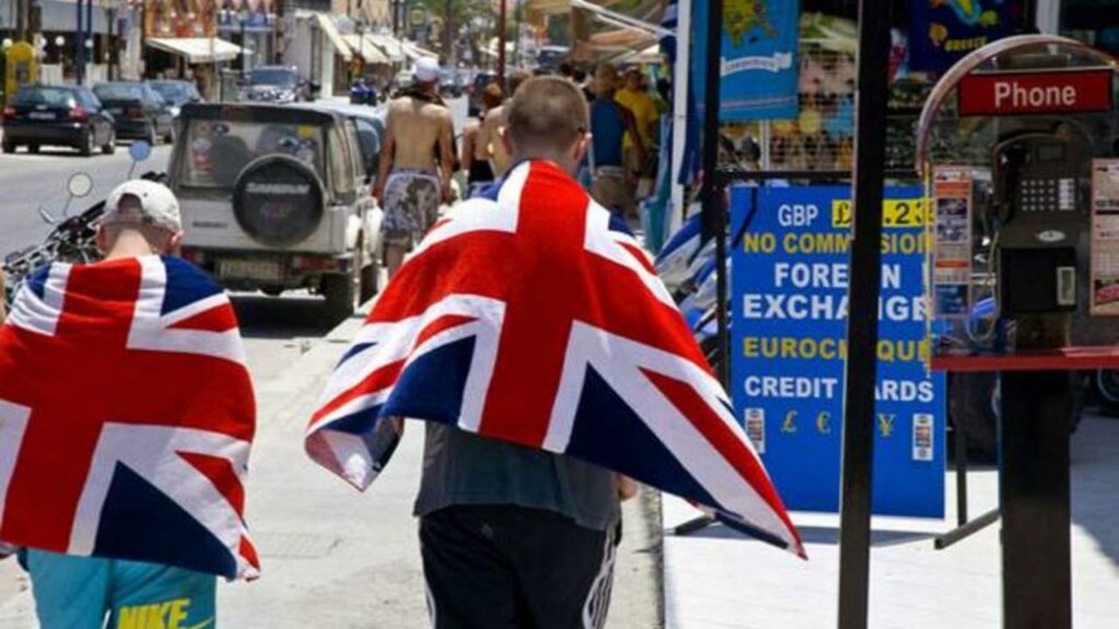 Βρετανικό υπουργείο Εξωτερικών σε τουρίστες: Να προσέχετε στην Ελλάδα - Media