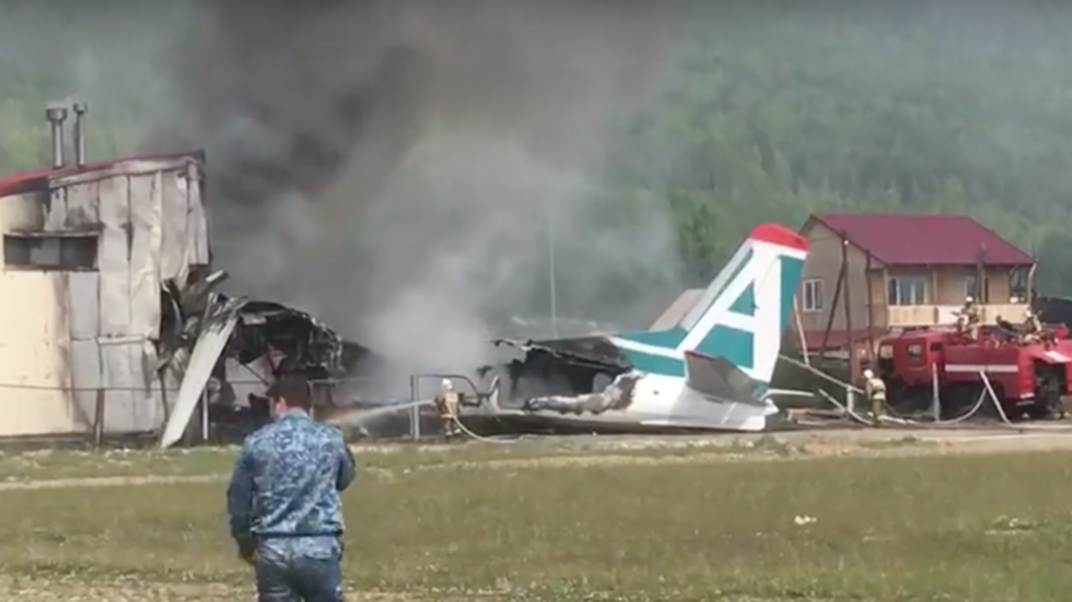 Ρωσία: Aναγκαστική προσγείωση αεροσκάφους - Δύο νεκροί και 19 τραυματίες (Video) - Media