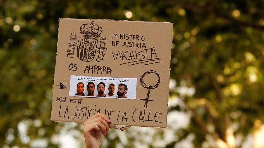 «Καταπέλτης» απόφαση δικαστηρίου στην Ισπανία: Στη φυλακή οι πέντε άνδρες που βίασαν ομαδικά 18χρονη - Media