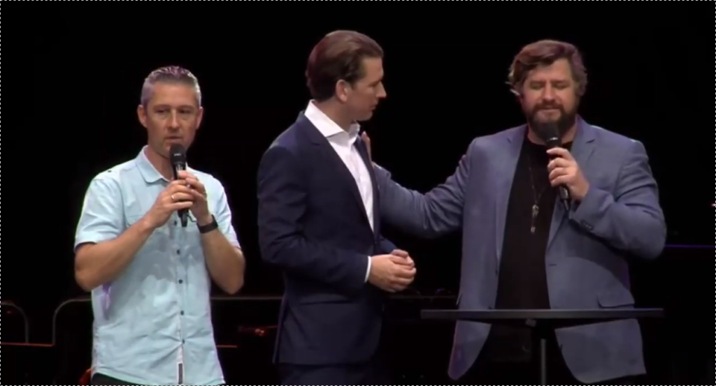 «Θεέ, σε ευχαριστούμε για τη σοφία του Σμπάστιαν Κουρτς»: Ξέφυγαν οι ακροδεξιοί στην Αυστρία – Δέηση για τις εκλογές! (Video) - Media