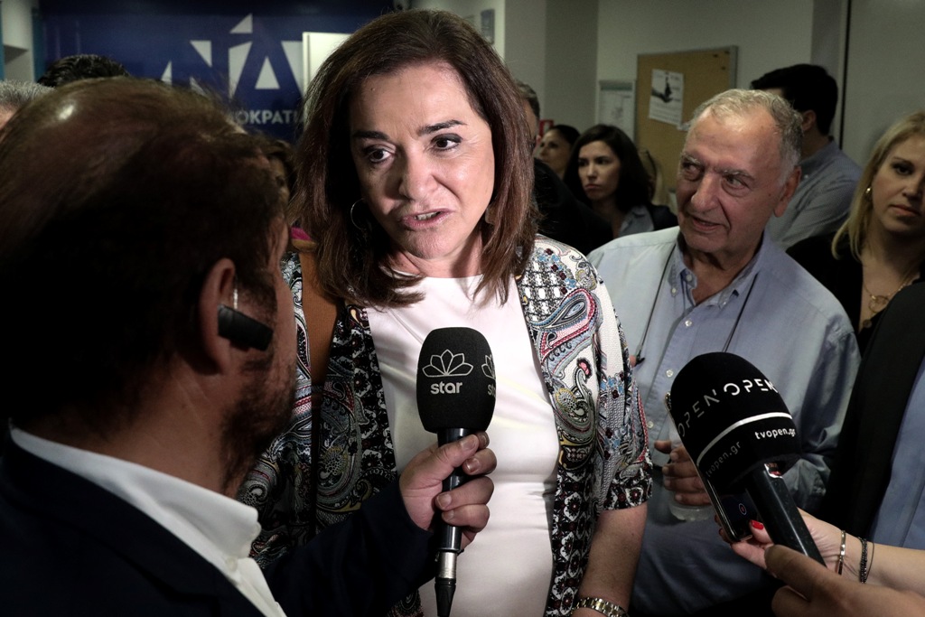 Ντόρα Μπακογιάννη: Ο Τσίπρας δίνει μήνυμα ότι χρειάζεται μπάρμπας στην Κορώνη - Media
