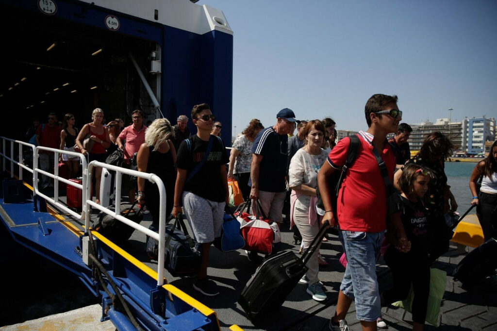 Μηχανική βλάβη στο «Supercat»: Επιστρέφει στον Πειραιά -Ταλαιπωρία για 127 επιβάτες - Media