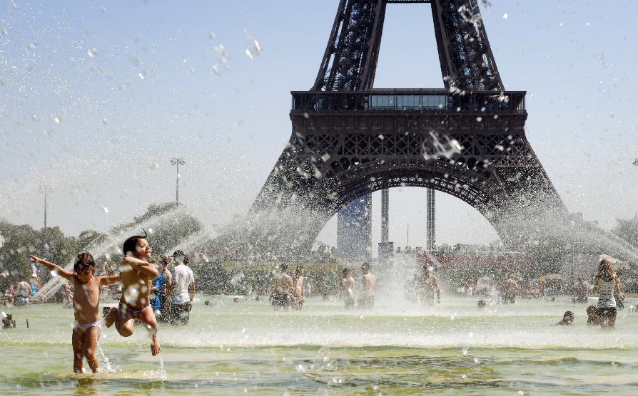 «Αυτός ο καύσωνας θα είναι το τέλος του κόσμου»: «Ψήνεται» η Γαλλία - Νέα θύματα και ρεκόρ ζέστης - Media