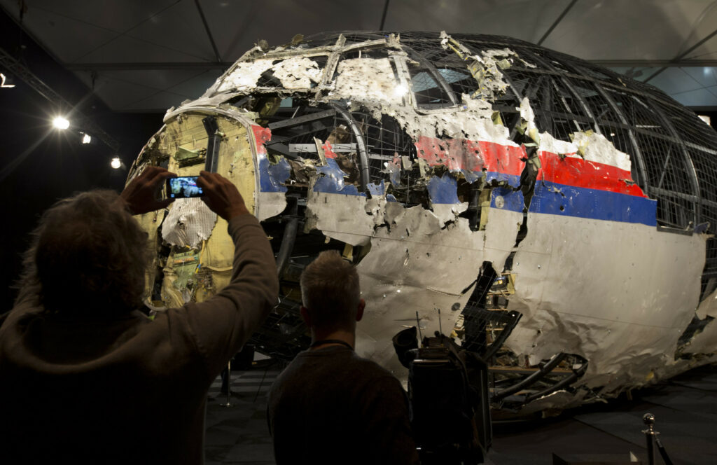 Νέοι μάρτυρες για την κατάρριψη της MH17 - Κινηματογραφική απόκτηση τμήματος του πυραύλου Buk - Media