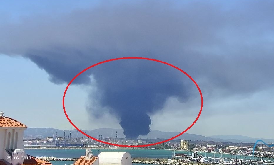 Μεγάλη φωτιά σε εργοστάσιο πετροχημικών στην Ισπανία - Τοξικός καπνός «πνίγει» την περιοχή (Photos/Video) - Media