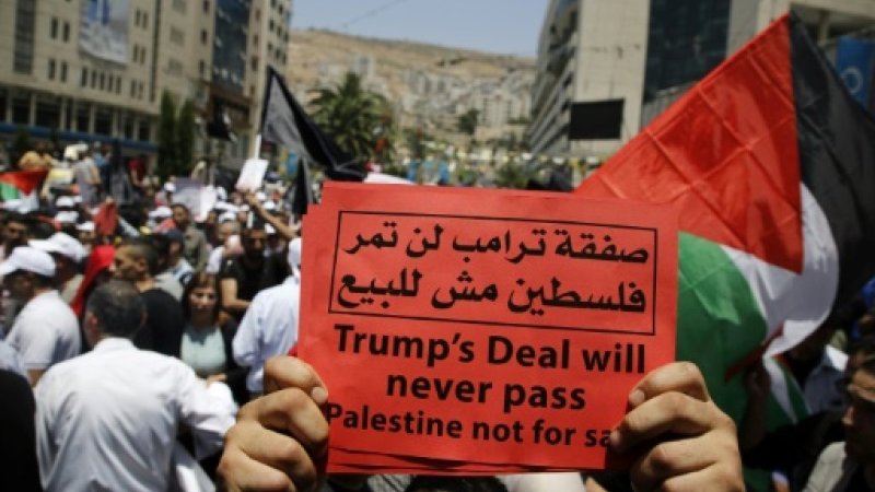 Οι Παλαιστίνιοι ξεσηκώνονται ενάντια στα σχέδια Τραμπ για τη Μέση Ανατολή - Media