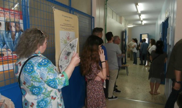 Tύρναβος: Γυναίκα έβαλε στο φάκελο με το ψηφοδέλτιο και ένα… 10ευρω - Media