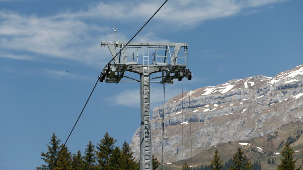 Εργατικό δυστύχημα σε χιονοδρομικό κέντρο στην Ελβετία - Χτυπήθηκαν από καλώδια αναβατορίου - Media