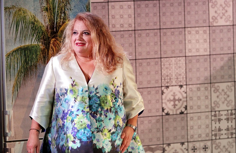 Ελένη Καστάνη: Αποχώρησε από παράσταση λίγo πριν την καλοκαιρινή περιοδεία - Τι συνέβη (Video) - Media