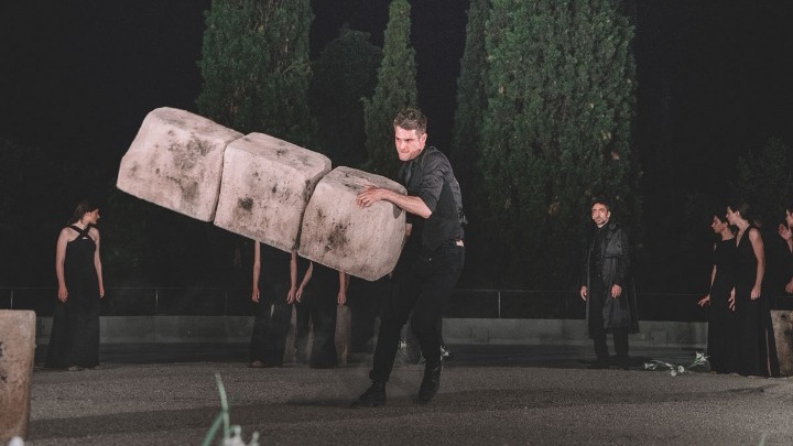 Καλαβριανός: Δεν έχω το οπλοστάσιο να αντιμετωπίζω τους θεατές - Media