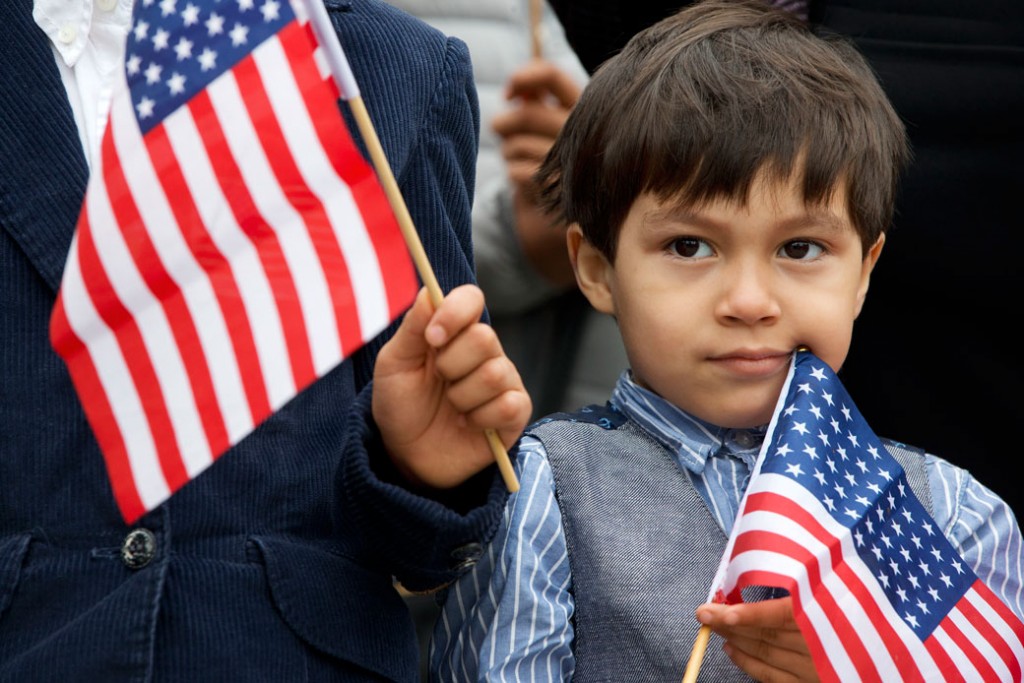 Νέο «πογκρόμ» κατά μεταναστών ετοιμάζουν οι ΗΠΑ - 2.000 συλλήψεις  - Media