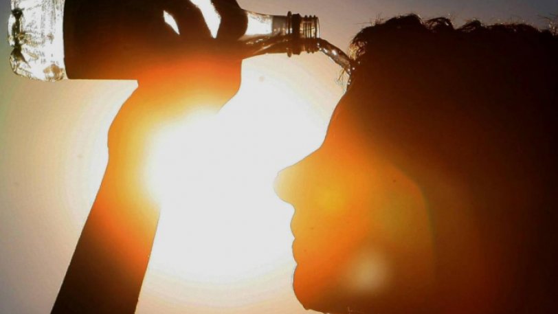 Καύσωνας προ των πυλών: Στα ύψη σήμερα οι θερμοκρασίες - Έως και 43 βαθμούς το Σάββατο (Χάρτες) - Media