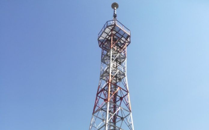 Ωραιόκαστρο:Κατέβηκε από την κεραία ο άντρας που απειλούσε να πέσει - Media