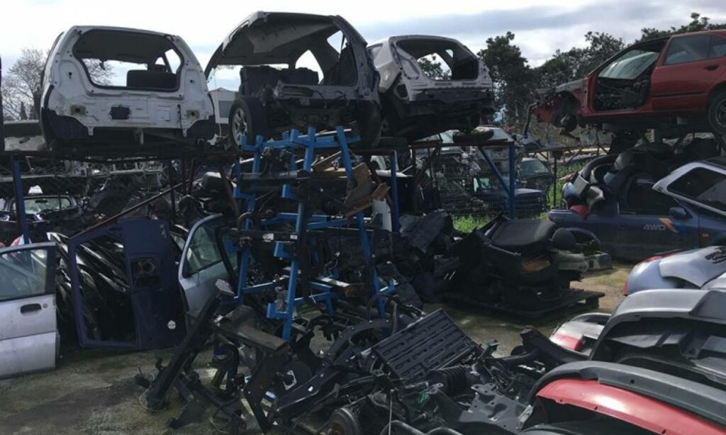 Που καταλήγουν τα αυτοκίνητα που κλέβουν για ανταλλακτικά (Video) - Media