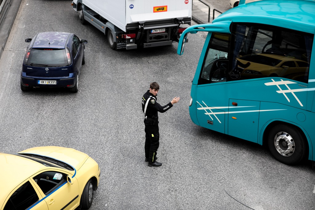 Αυξημένα μέτρα της Τροχαίας για το τριήμερο του Αγίου Πνεύματος  - Media