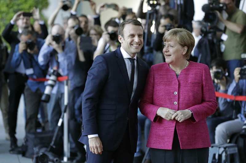 Die Welt: Μέρκελ εναντίον Mακρόν: 0-1   - Media