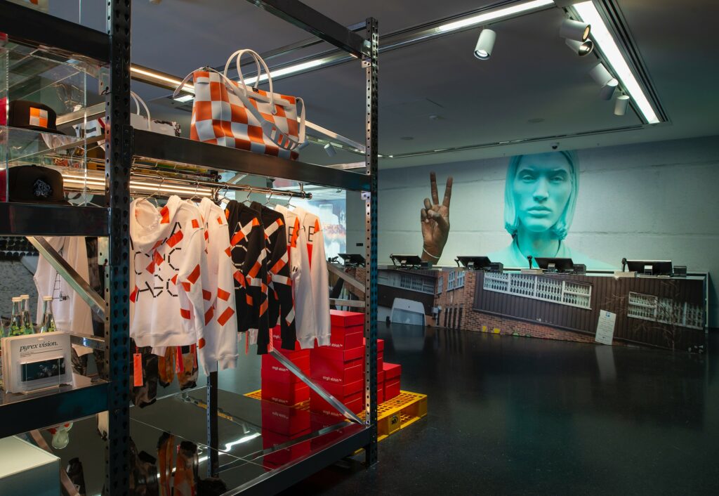 Εγκαινιάστηκε η πρώτη ατομική έκθεση του Virgil Abloh - Media