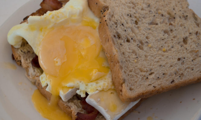 Μελάτα αυγά: Πώς να «εξουδετερώσετε» τη σαλμονέλα  - Media