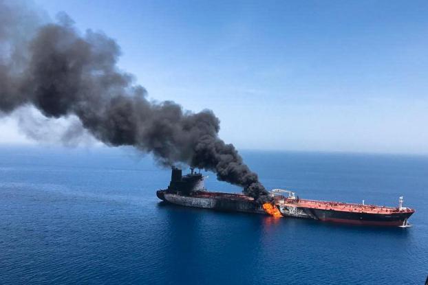 Έβαλε πλώρη για λιμάνι στα Αραβικά Εμιράτα το τάνκερ που χτυπήθηκε στον Κόλπο του Ομάν - Media