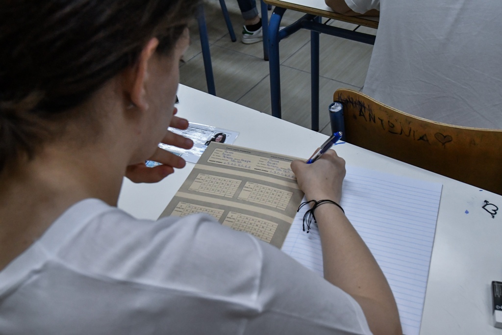 Βατά τα θέματα της Ιστορίας, μέτριας δυσκολίας σε Φυσική και ΑΕΠΠ - Media