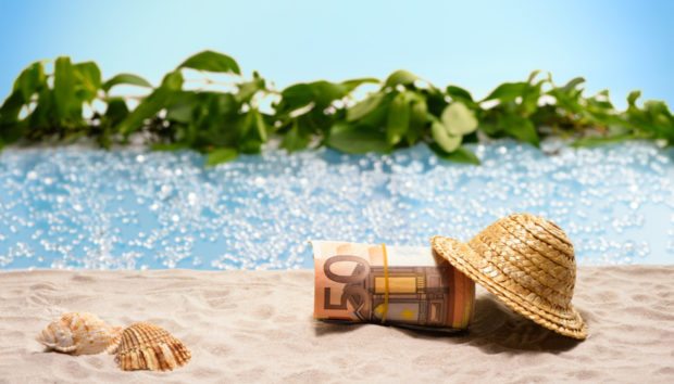 Φοβάστε μην σας κλέψουν στην παραλία; - Δείτε πού να κρύψετε να χρήματά σας - Media