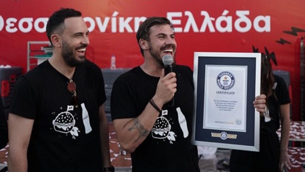 Άκης Πετρετζίκης: Μπήκε στο βιβλίο Guinness! - Media