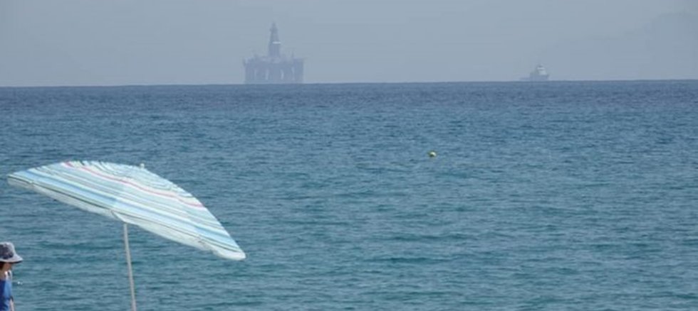 Πλατφόρμα πετρελαίου με προορισμό διαλυτήρια στην Τουρκία σπέρνει τον πανικό στο Ιόνιο (Photos) - Media