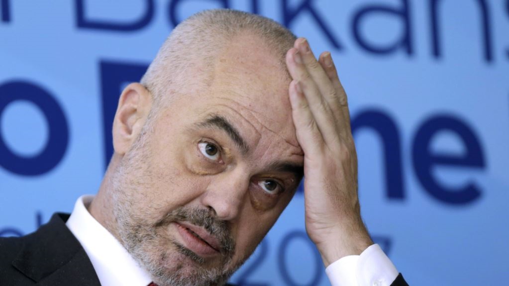 Θύελλα στην Αλβανία: Σκάνδαλο παρακολουθήσεων καίει τον Έντι Ράμα - Media