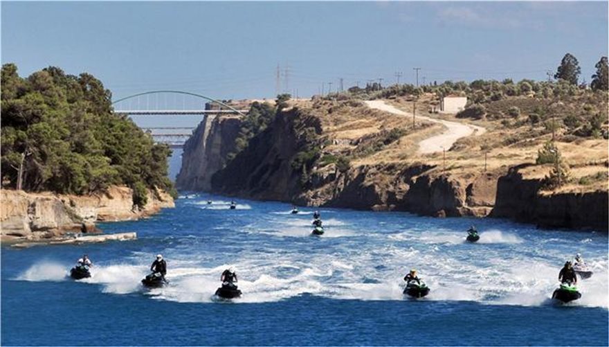 «Στόλος» από τζετ σκι διασχίζει τον Ισθμό της Κορίνθου (Video)  - Media