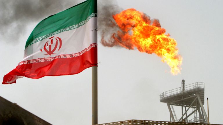 Νέες «δριμύτατες» κυρώσεις κατά του Ιράν - Στόχος και ο Αγιατολάχ Χαμενεΐ - Media